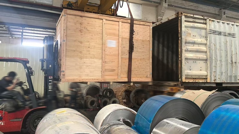 Factory Shipment Update: Forklift Loading and Safe Delivery